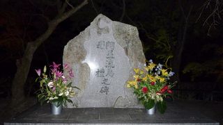 平安時代初期の蝦夷の軍事指導者とその母の碑