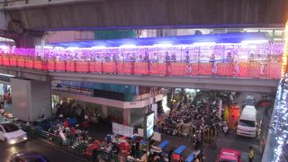 クリスマスシーズンのサイアム駅