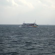 すれ違うフェリー