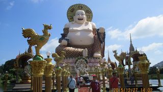 大きな布袋さまみたいです。