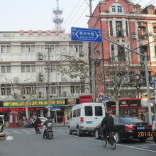 四川中路から始まります。