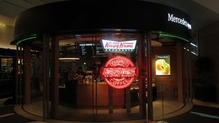 メルセデスとコラボした有名ドーナツ店