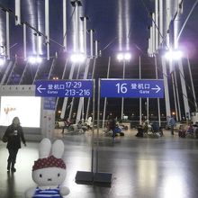 搭乗フロアへ。