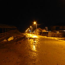 ６：駅前。ここで空港行きバスを待つ。看板もない、何もない、、