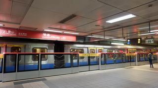 雙連朝市や寧夏路夜市に近い