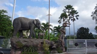 ワンサ・マジュ駅からバスで行ける
