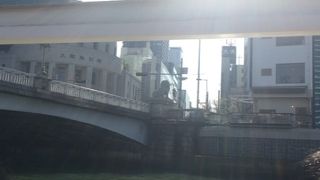 ライオンの像で有名な大江橋