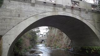 北条一族の最期を見守った東勝寺橋