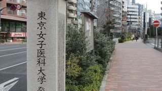 ホテルグランドパレス前にあります