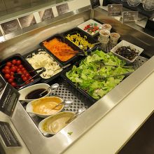 サラダバーです