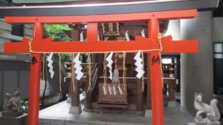 築土神社の奥にあります