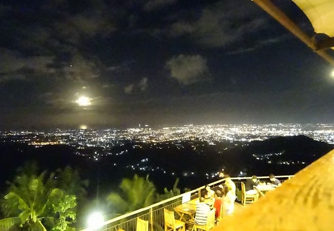 綺麗なセブの夜景と美味しい食事