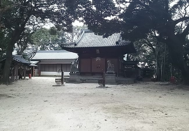 ウォーターパレス近くにある神社