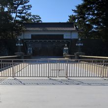 足元の舗装部分、まったく摩耗なし