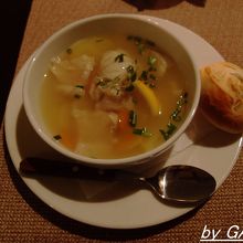 シーフードのスープ。味付けも丁度良い。