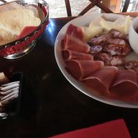 オプションの朝食。この他にあとオムレツが付きます