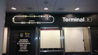 空港内は Free wifi 飛んでます