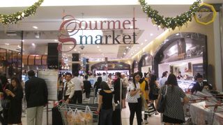 クリスマスシーズンのグルメマーケット