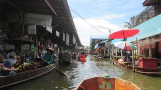 手漕ぎボートに乗船