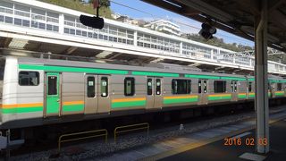 普通列車で東京から熱海駅へ