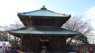 内部に八角輪蔵あり