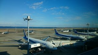 飛行機が見えるカフェ