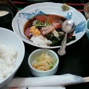 天神からすぐ！あとのせ海鮮丼　１０５０円！