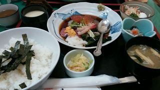 天神からすぐ！あとのせ海鮮丼　１０５０円！