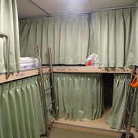 8人部屋。カーテンで仕切ることができます。