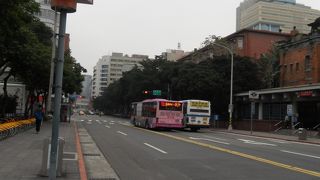 「二二八和平公園」の東側