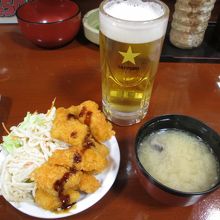 お通しに飲み放題のビールです。
