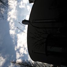 四谷の駅前にあります