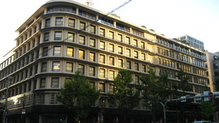 昭和8年に建てられた、当時の大阪で最も近代的で美しいビル