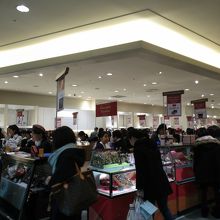 店内はお客様で溢れます(笑)