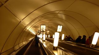 地下深くを走る地下鉄
