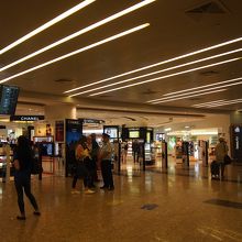 免税店もあります