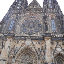 大聖堂の正面、バラ窓