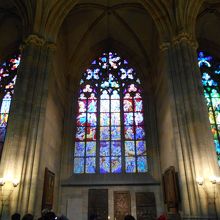 聖ヴィート大聖堂の美しいステンドグラス