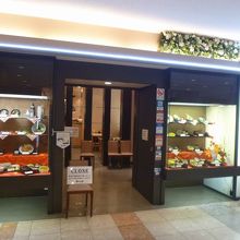 食後に撮ったらCLOSEの札が出ていた。