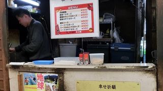 名古屋の大須でたこ焼きってのもいいんじゃないですかね。