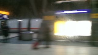 フランクフルト空港へ行くのに一番確実な方法