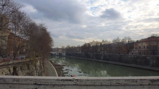 ローマ市内を流れます