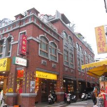 お店を覗きながら歩きました