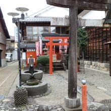 「野中(やなか)神社」から取った「やなか水のこみち」の名称