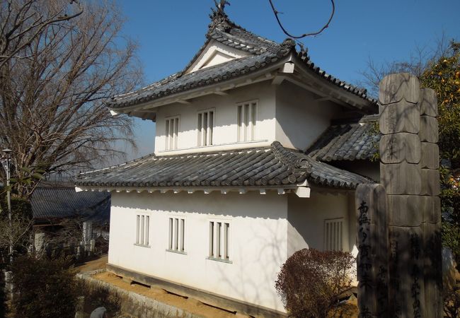 近世の山城、笠間城の八幡台櫓が、ここに移築されています。