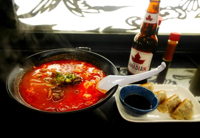 さむかったので，ホットラーメンは美味しかった　日本というより韓国風だ！