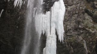 氷の柱が煌いていました