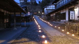 馬籠宿が蝋燭でライトアップ