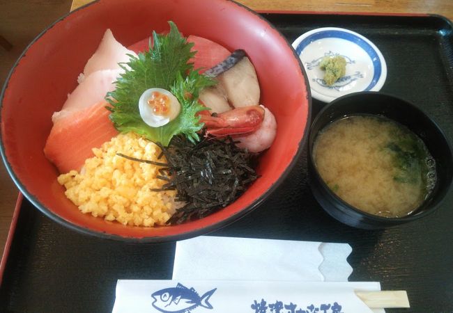 日本坂パーキングエリア（上リ）にある地元の魚が楽しめるレストラン