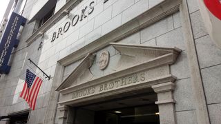 石造りっぽい外観。